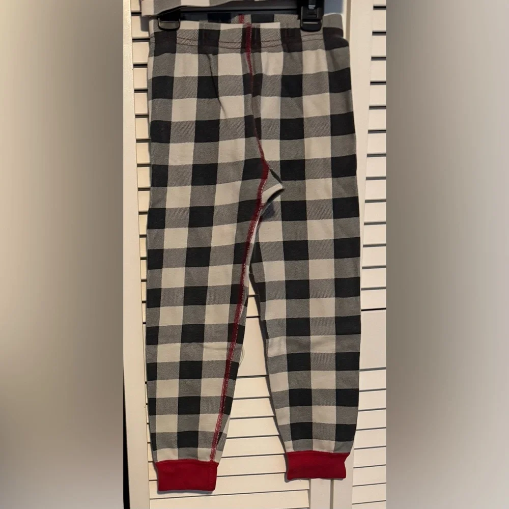 Hanna Andersson Black And White Plaid With Red Trim 5T Pajamas